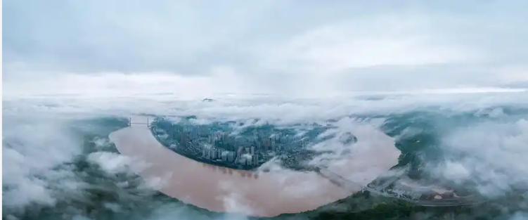 Rising water levels in the Jiangjin section of the Yangtze River: maritime law enforcement ensures safe passage