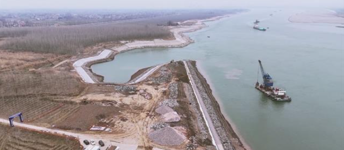 The construction of the Jingjiang River section renovation project in the middle reaches of the Yangtze River is set to be completed by the end of this year