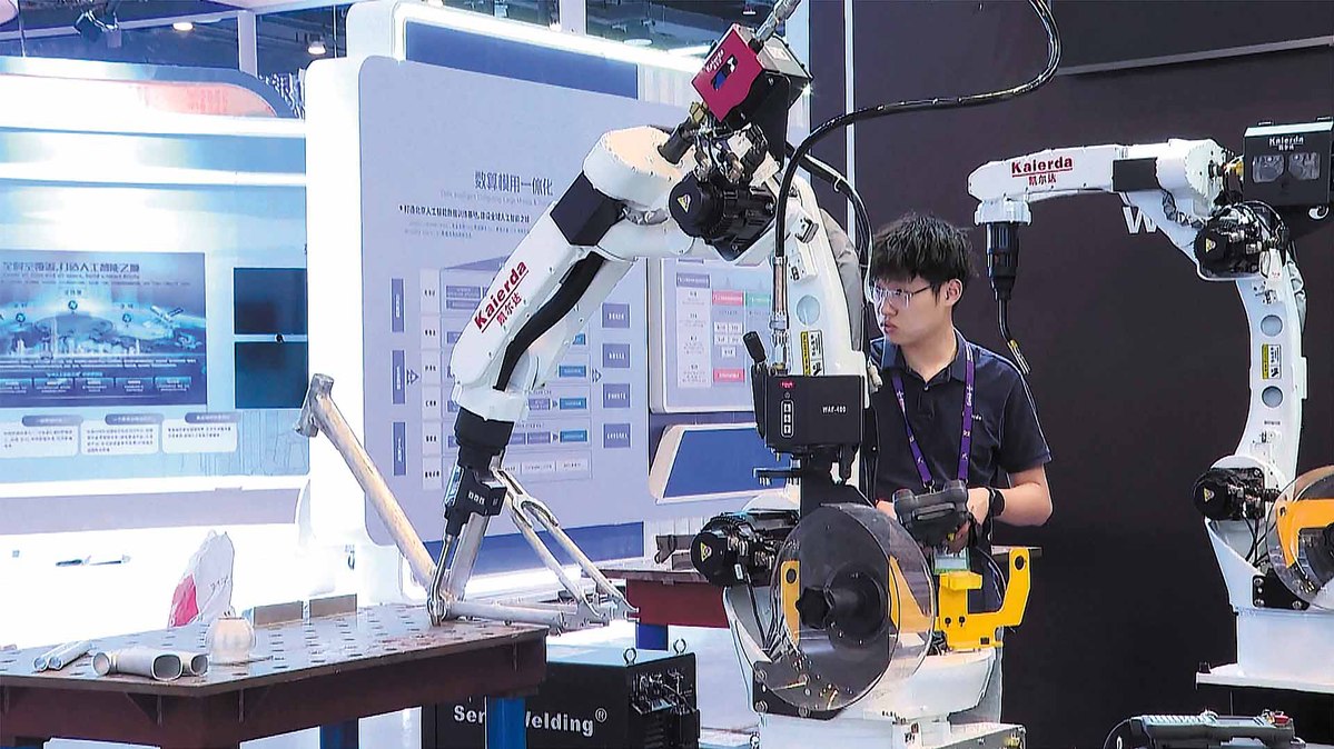 Rosy future seen for biz ties 