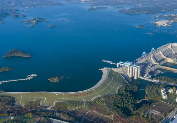 The Hydrology Bureau of the Yangtze River Water Resources Commission issued a blue flood warning