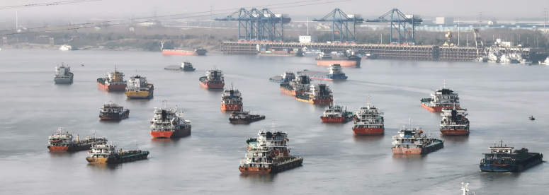 Cargo throughput at ports along the main stem of the Yangtze River consistently ranks first among inland waterways worldwide