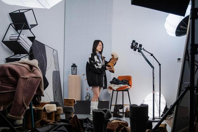 China remains world's largest online retail mar..