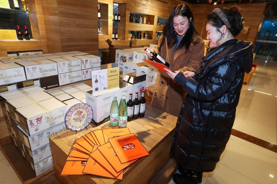 China-Europe freight trains bring European goods..