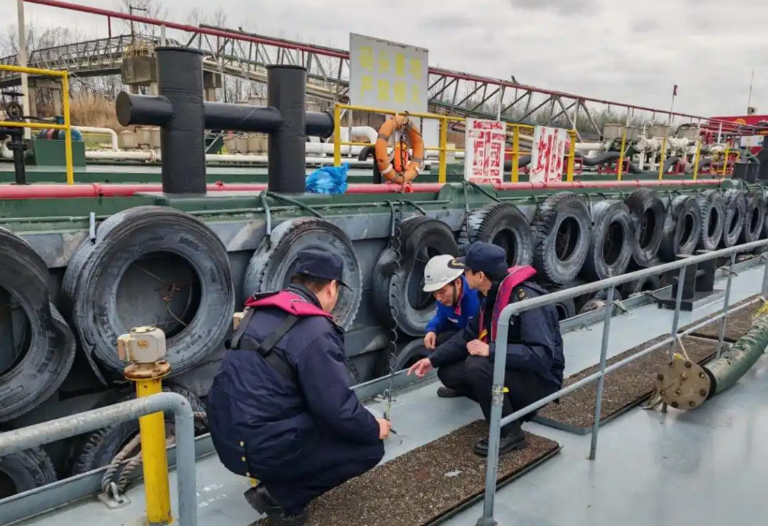 Yangtze River Maritime Safety Administration implements multiple measures to ensure waterway traffic safety during the National 