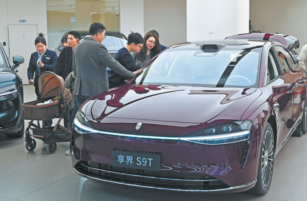 Economy remains sturdy anchor in choppy waters