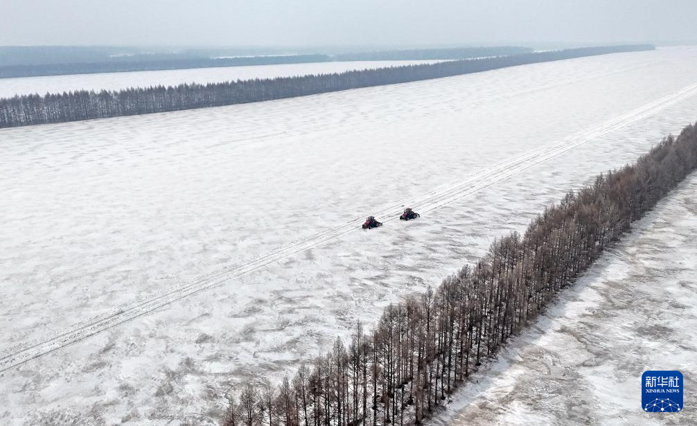 Heilongjiang Beidahuang: mechanical snow harrowing prepares for spring plowing