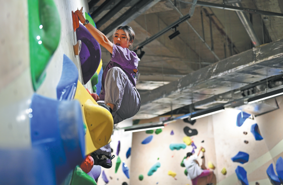 Chinese elevate climbing to new