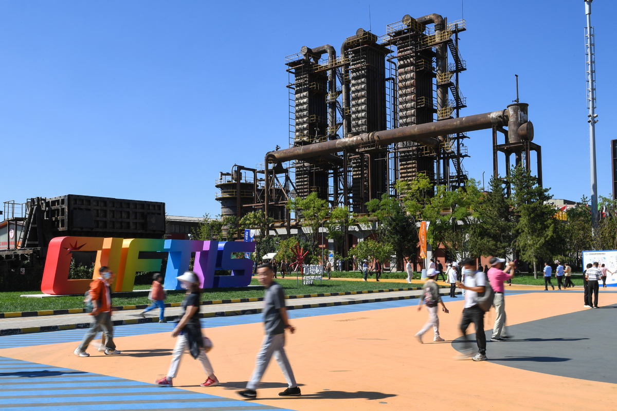 Fair injects strong momentum into global economic growth